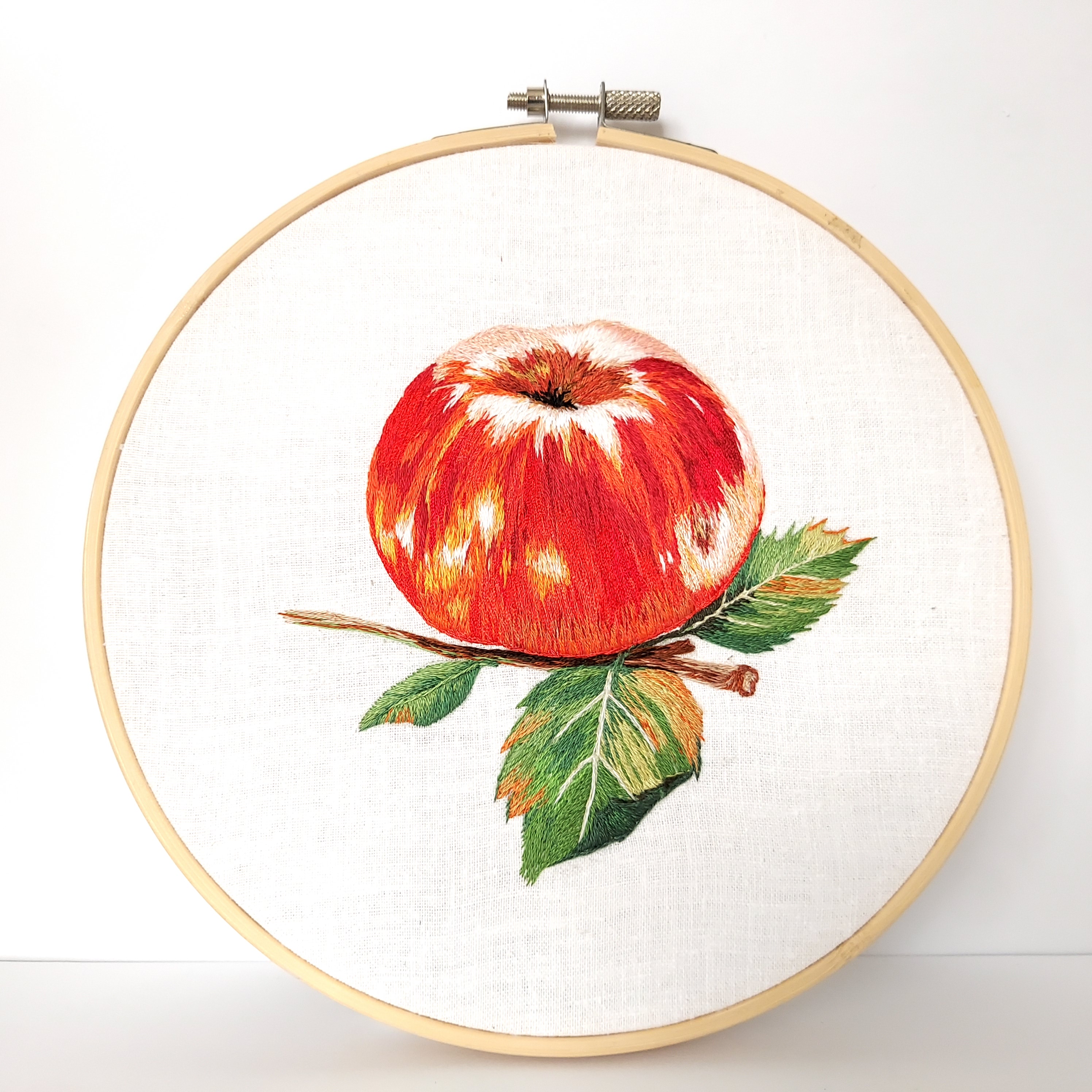 Embroidery Hoop - Apple - Artwork - Home Decor 